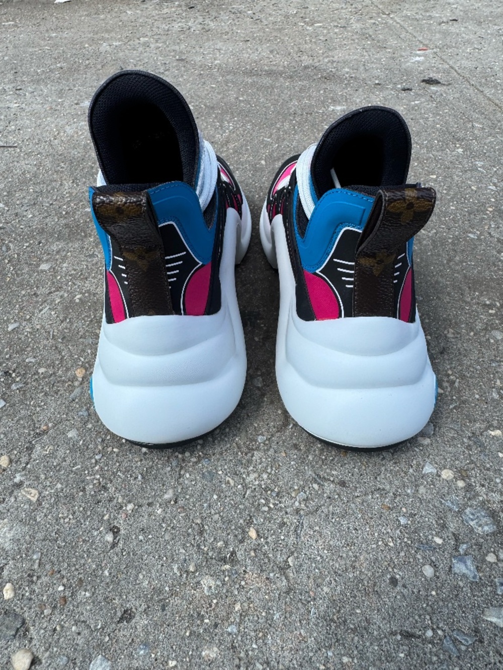 Louis Vuitton Arch Light Sneakers size 38 - Picture 7 of 15